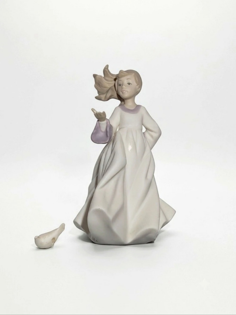 Golden Memories DAISA Lladro Girl with Dove Porcelain Figure 1991 Repair Reqd